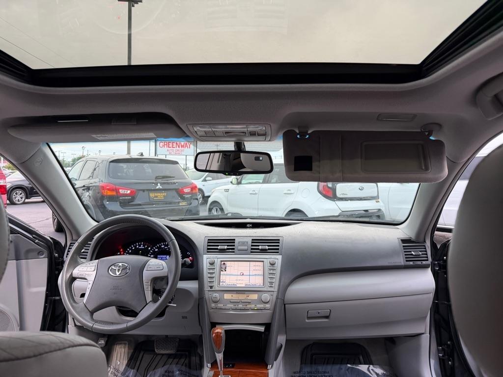 Toyota Camry SE 6-Spd MT 2010