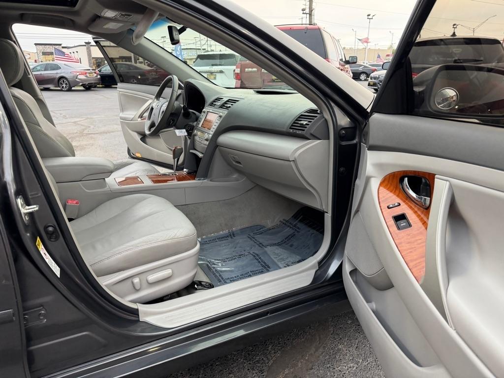 Toyota Camry SE 6-Spd MT 2010