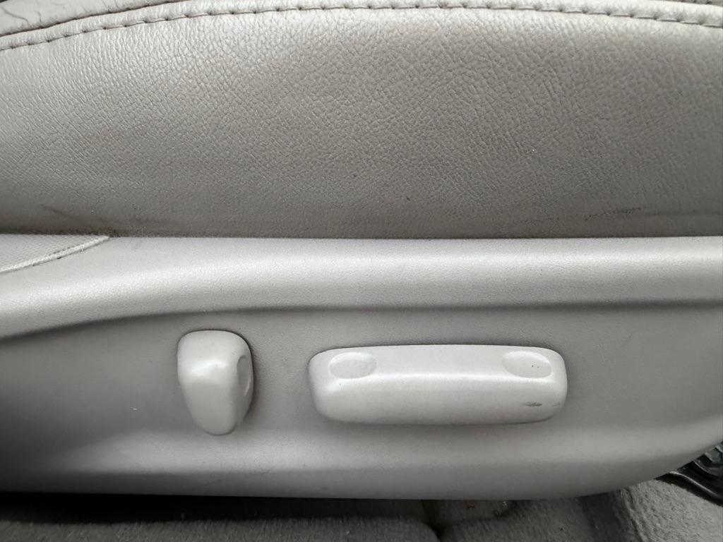 Toyota Camry SE 6-Spd MT 2010