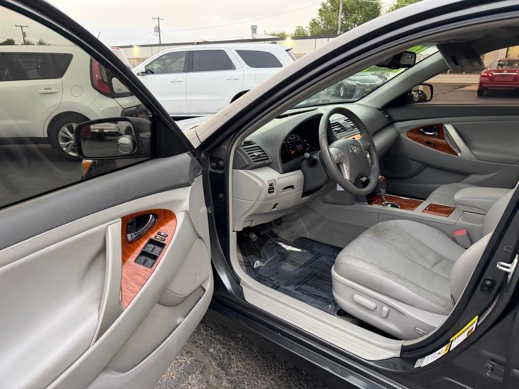 Toyota Camry SE 6-Spd MT 2010