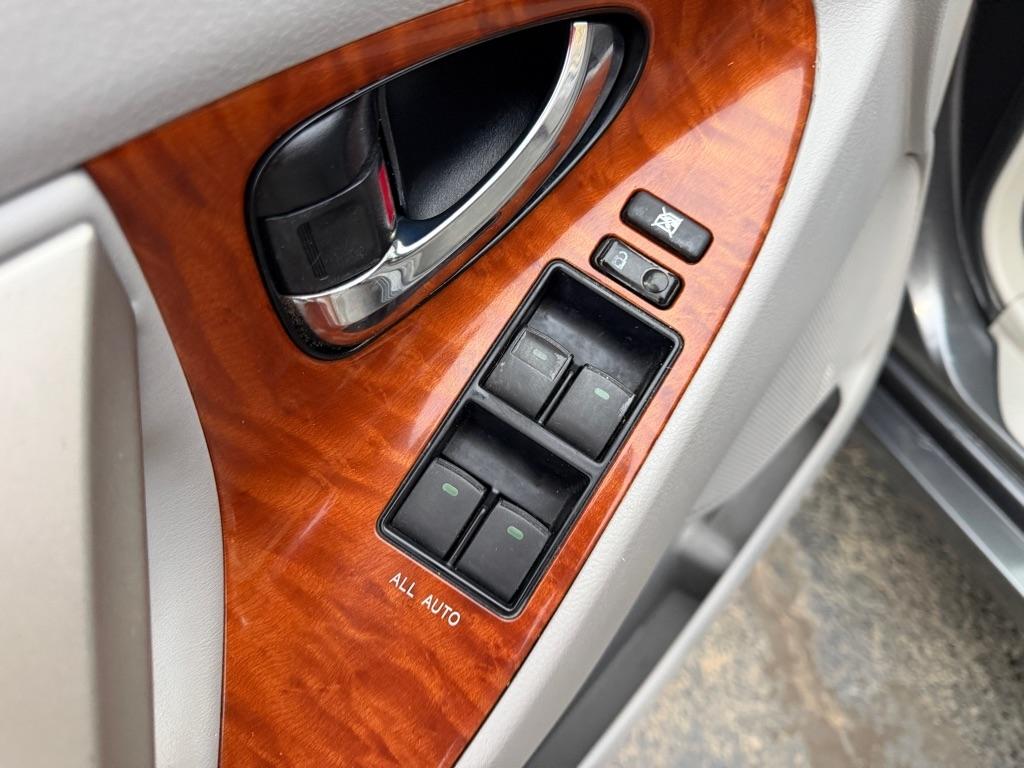 Toyota Camry SE 6-Spd MT 2010