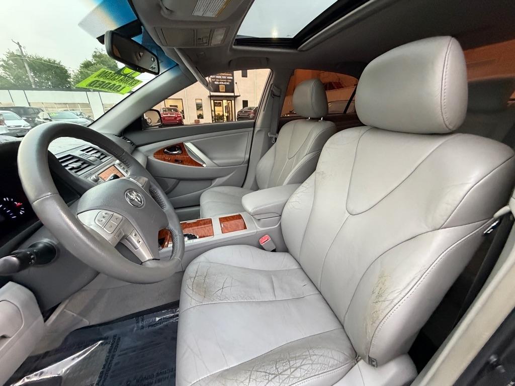 Toyota Camry SE 6-Spd MT 2010