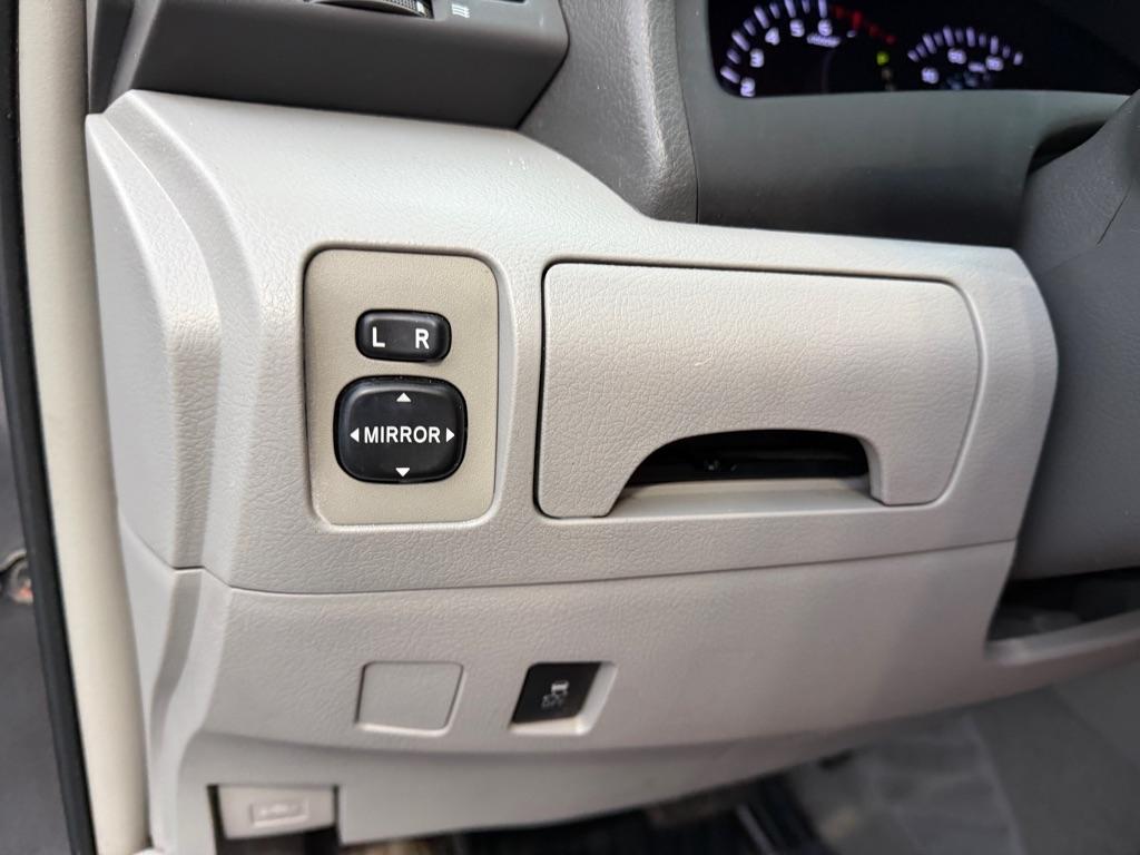 Toyota Camry SE 6-Spd MT 2010