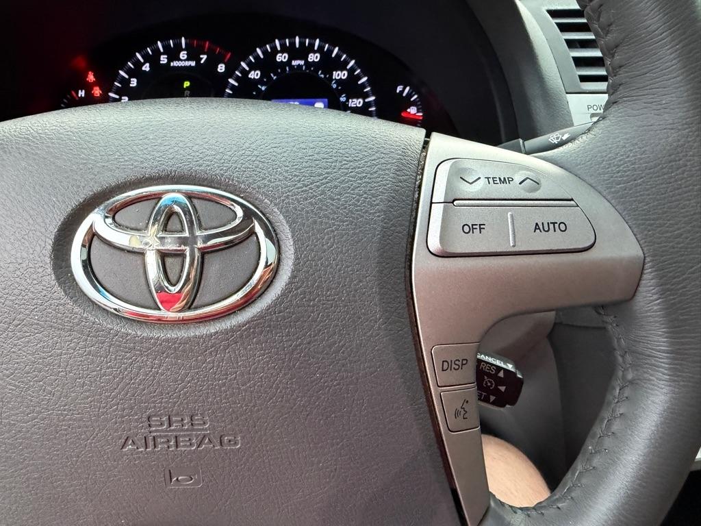 Toyota Camry SE 6-Spd MT 2010