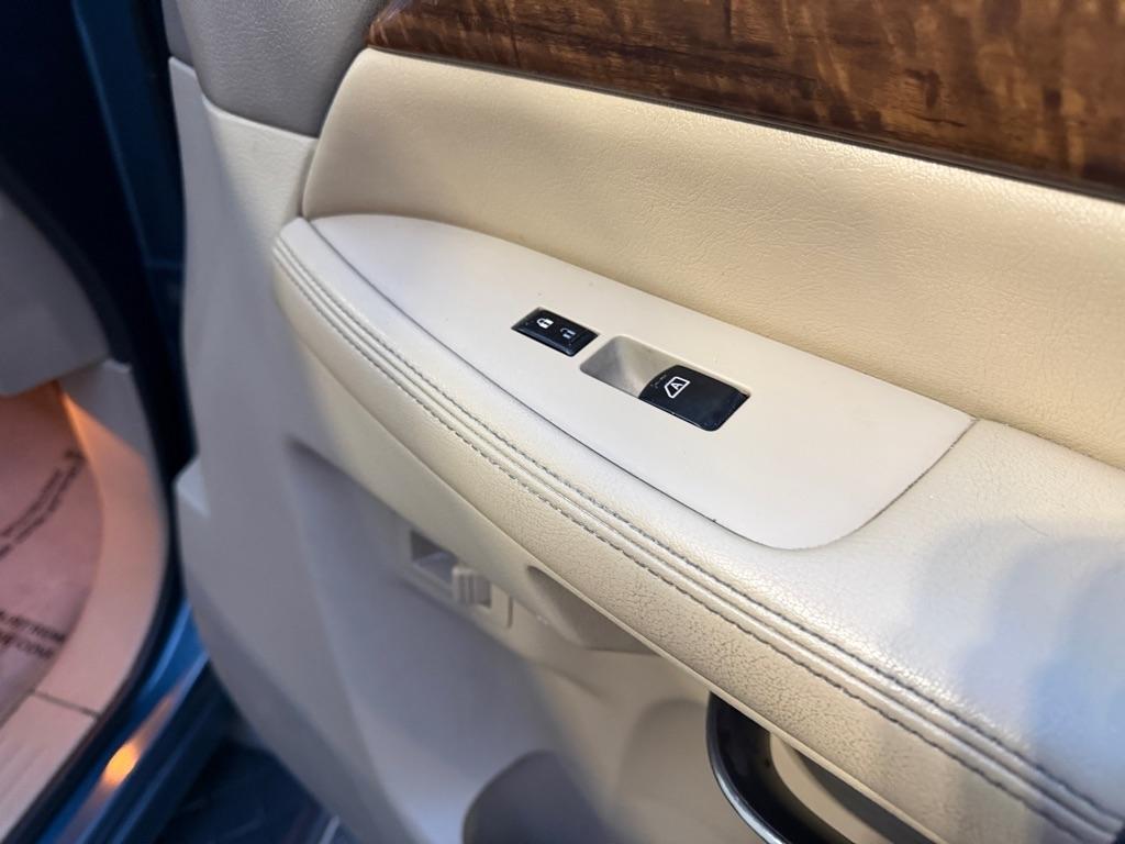 Nissan Armada SV 2WD 2011