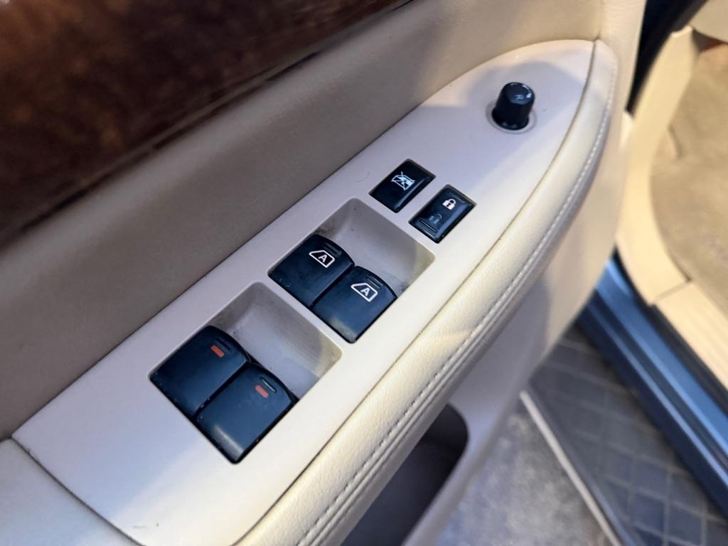 Nissan Armada SV 2WD 2011