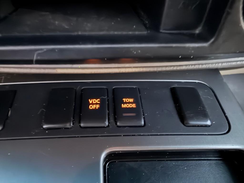 Nissan Armada SV 2WD 2011