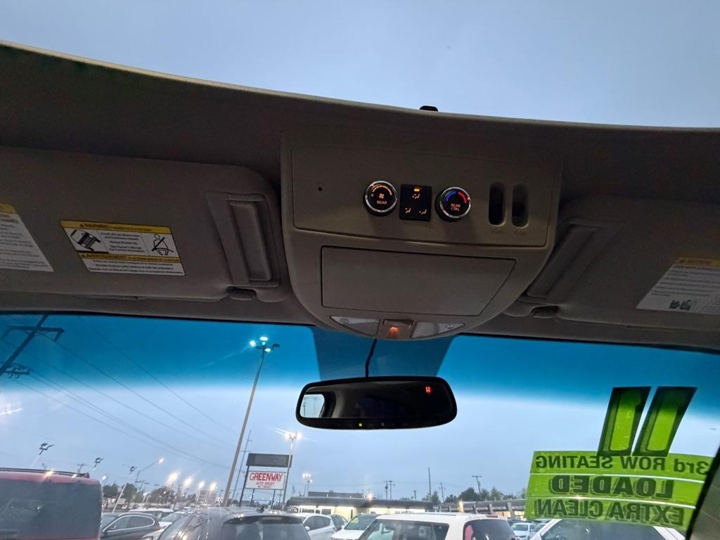 Nissan Armada SV 2WD 2011