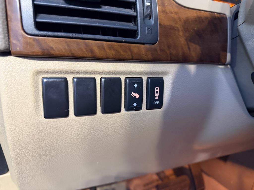 Nissan Armada SV 2WD 2011