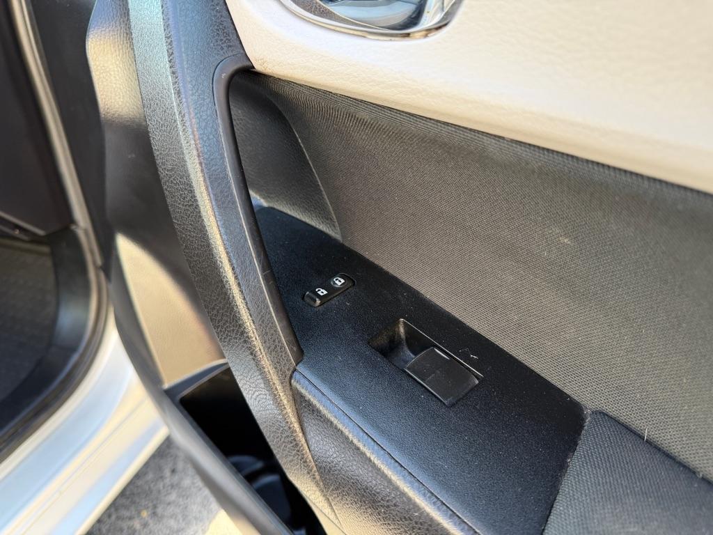 Toyota Corolla LE CVT 2016