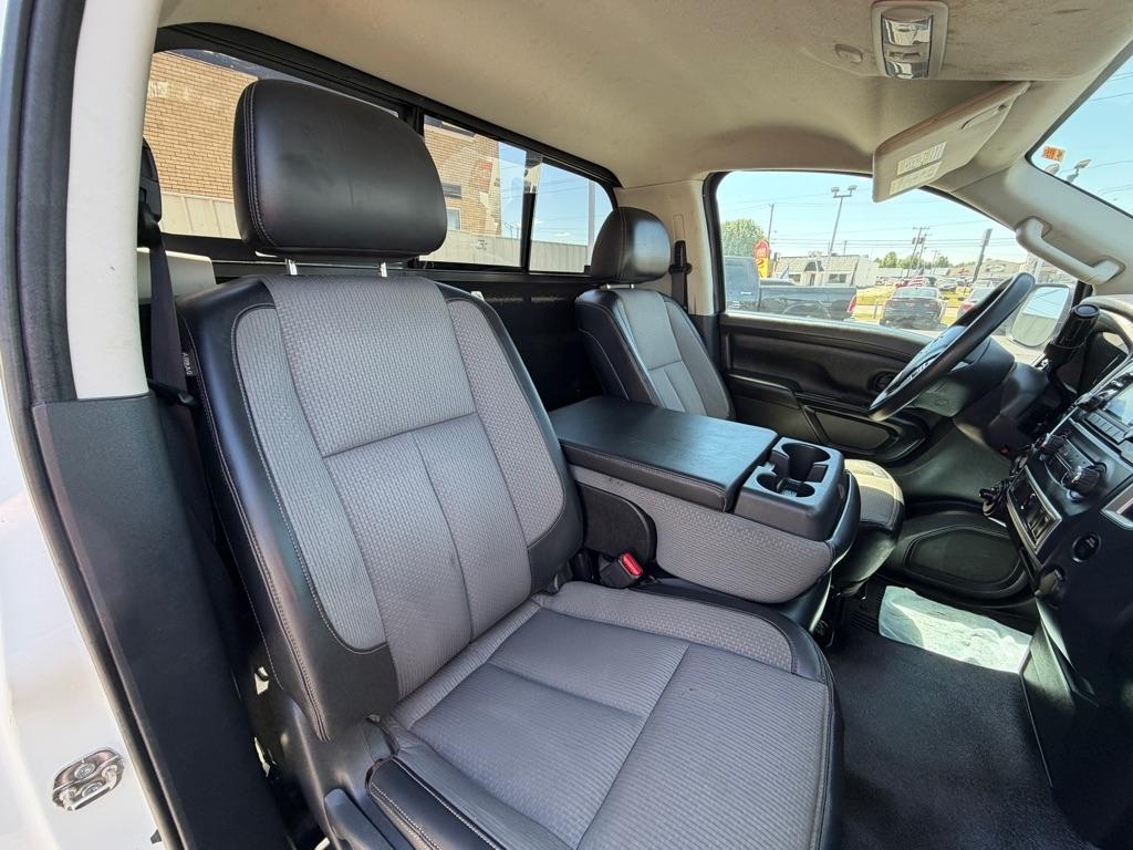 Nissan Titan 4WD Diesel 2017