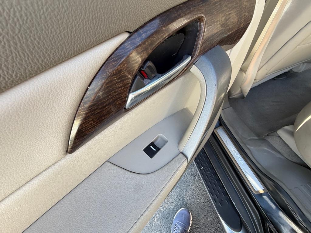 Acura MDX 6-Spd AT w/Tech Package 2011