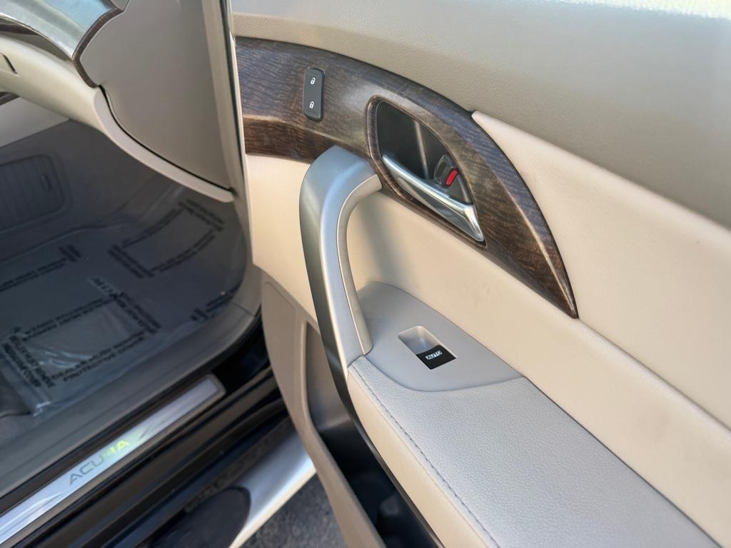 Acura MDX 6-Spd AT w/Tech Package 2011