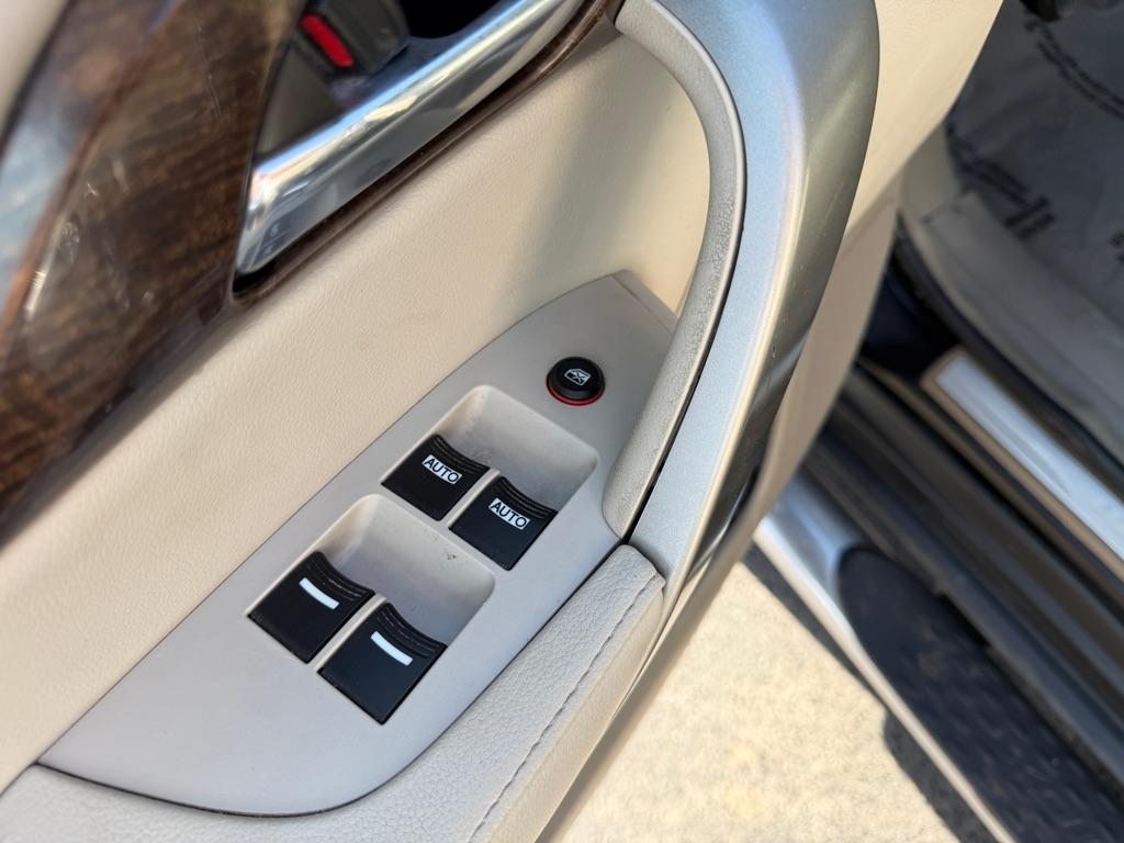 Acura MDX 6-Spd AT w/Tech Package 2011