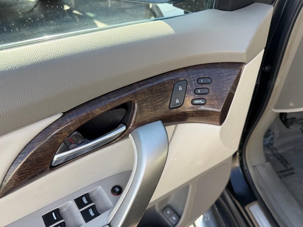 Acura MDX 6-Spd AT w/Tech Package 2011