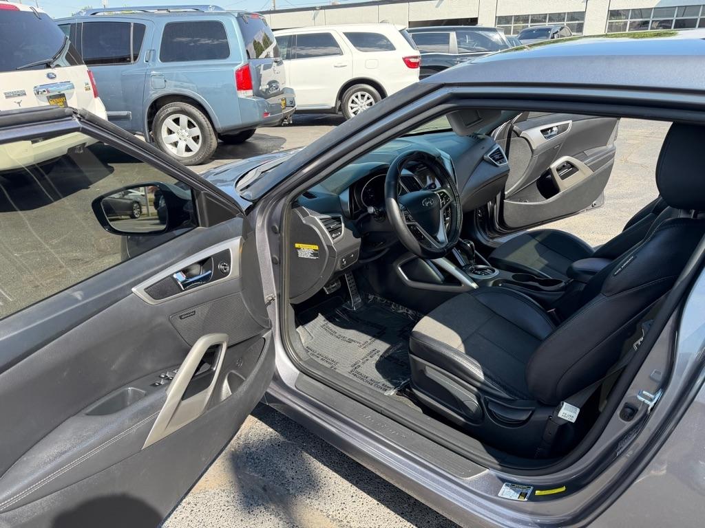 Hyundai Veloster Base 2013