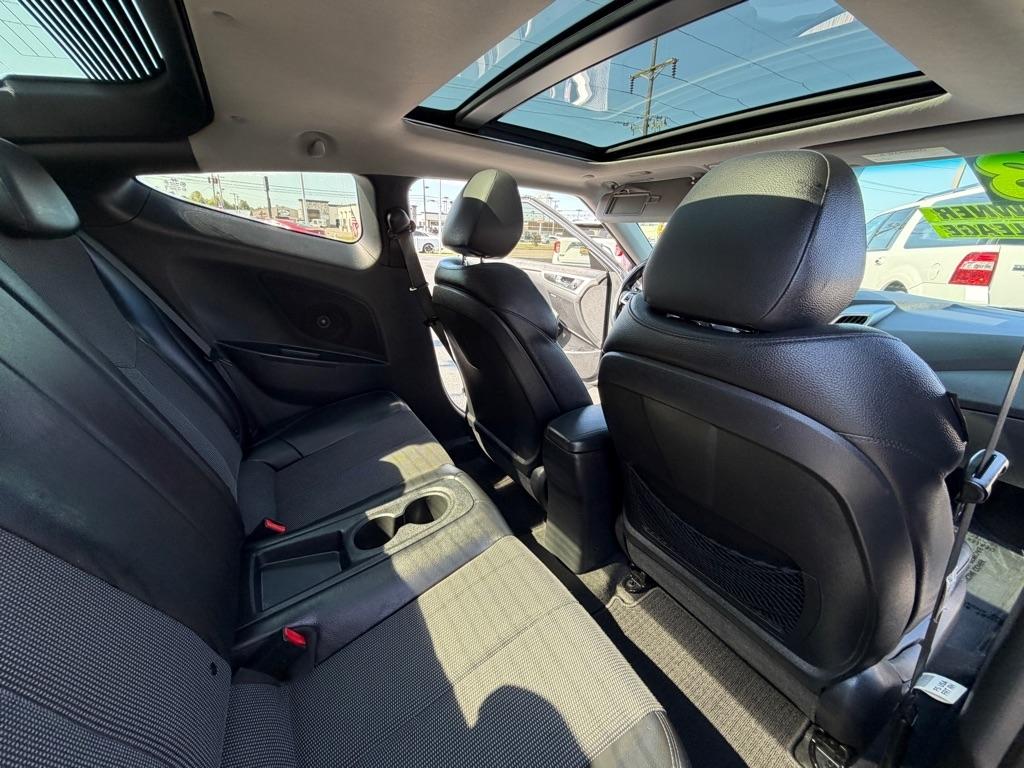 Hyundai Veloster Base 2013