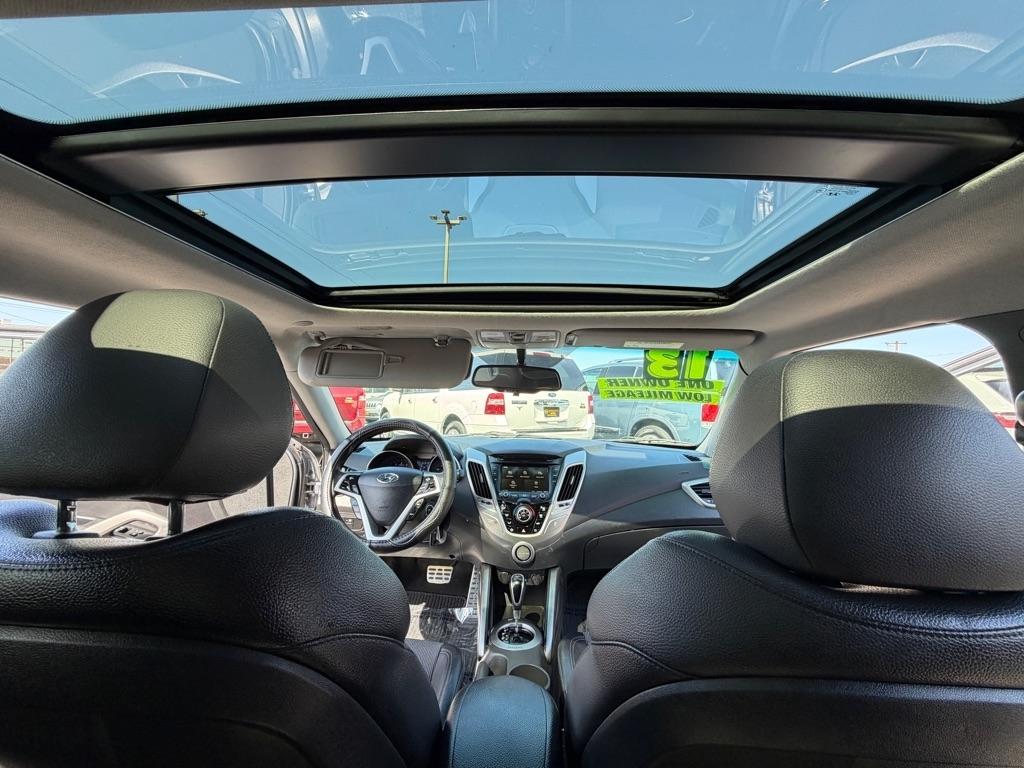 Hyundai Veloster Base 2013