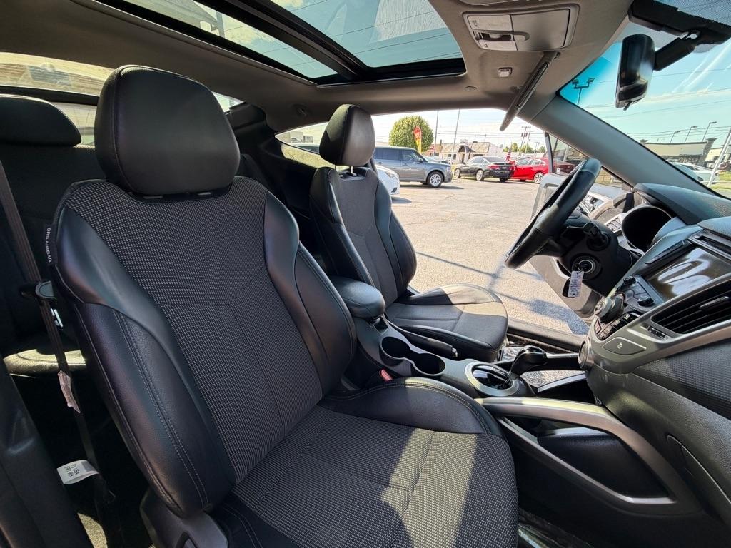 Hyundai Veloster Base 2013