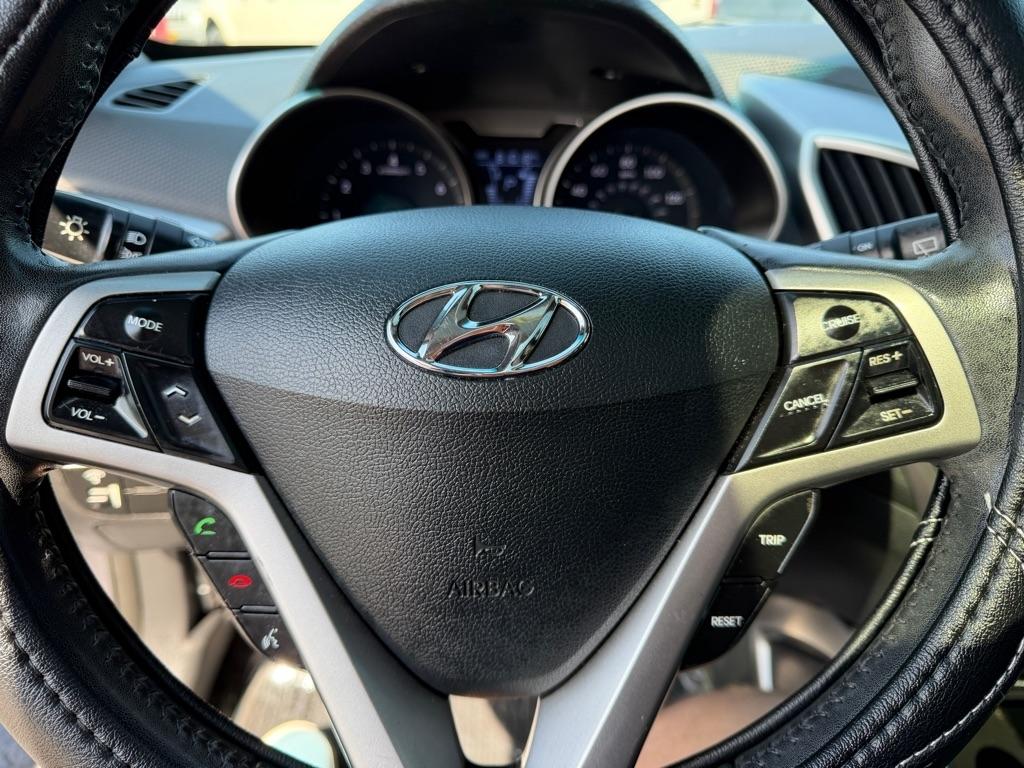 Hyundai Veloster Base 2013