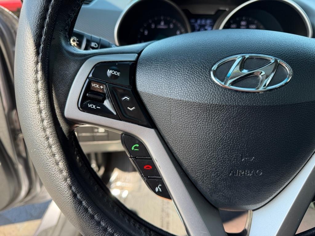 Hyundai Veloster Base 2013
