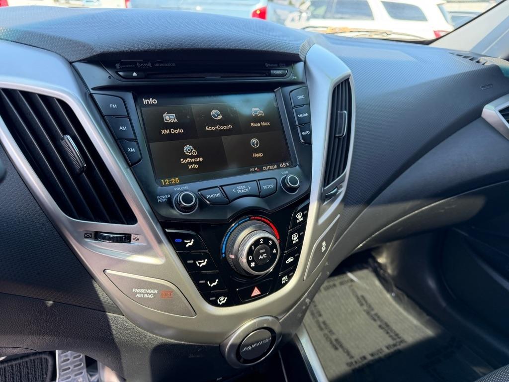 Hyundai Veloster Base 2013