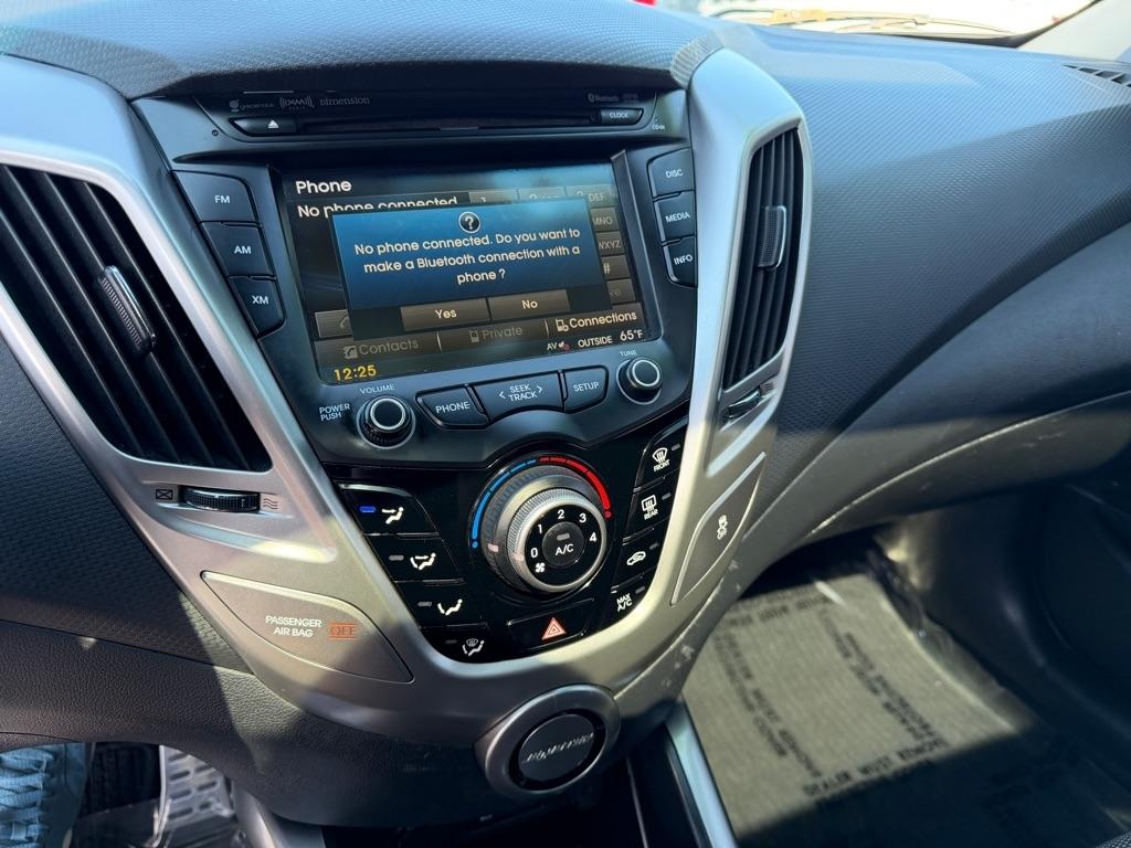 Hyundai Veloster Base 2013