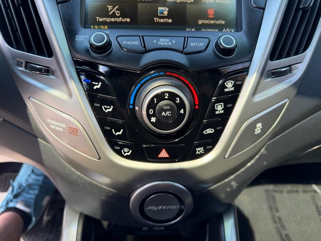 Hyundai Veloster Base 2013