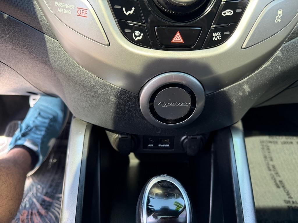 Hyundai Veloster Base 2013