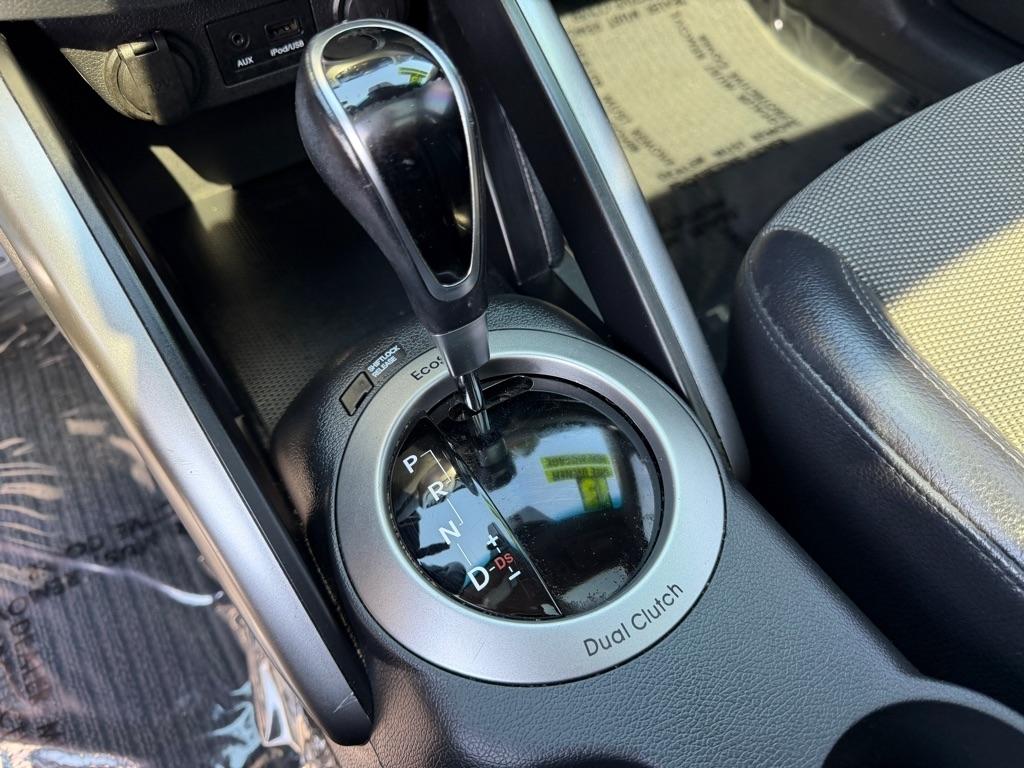 Hyundai Veloster Base 2013