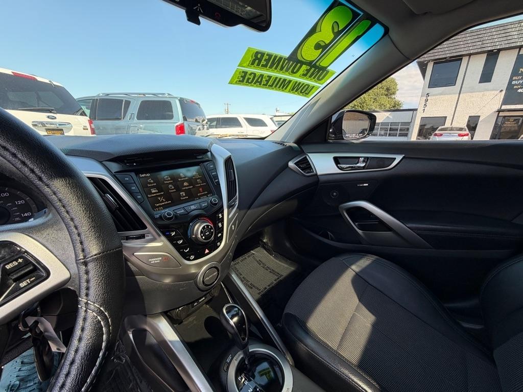 Hyundai Veloster Base 2013
