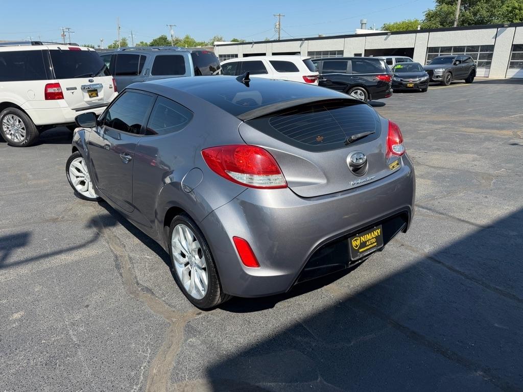 Hyundai Veloster Base 2013