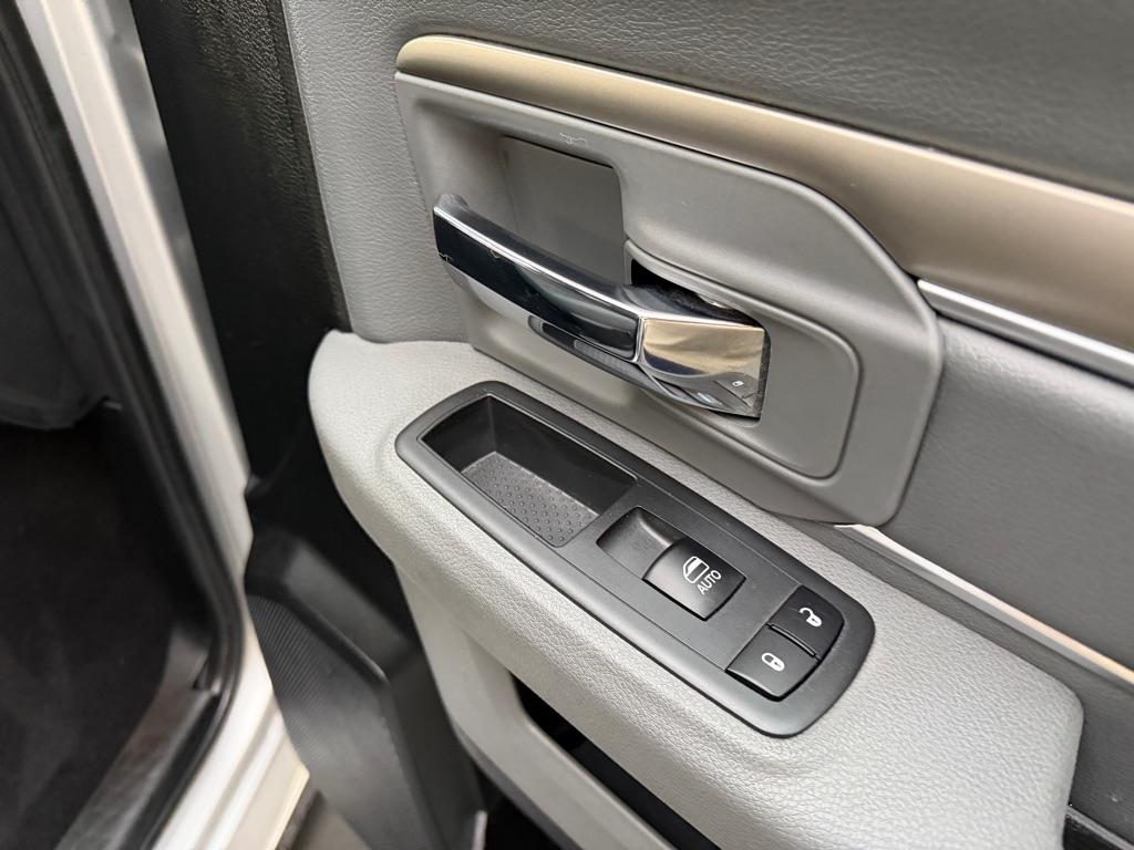 RAM 1500 SLT Crew Cab SWB 4WD 2018