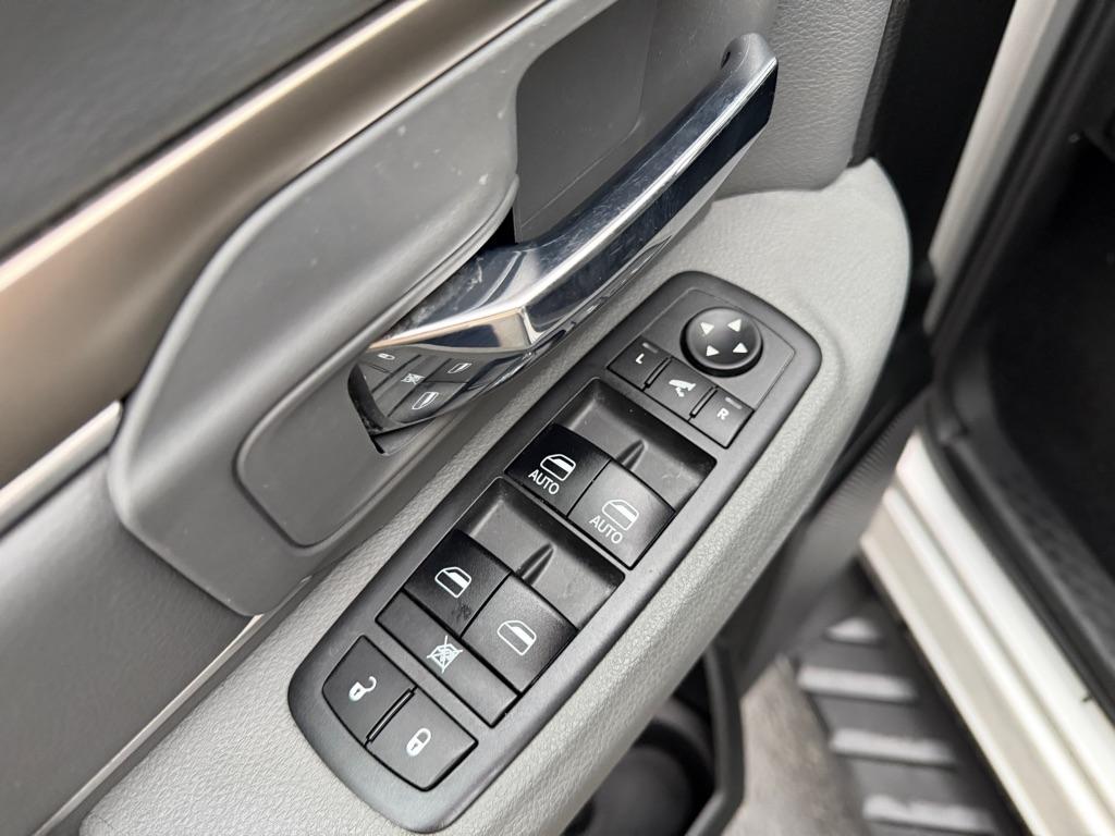 RAM 1500 SLT Crew Cab SWB 4WD 2018