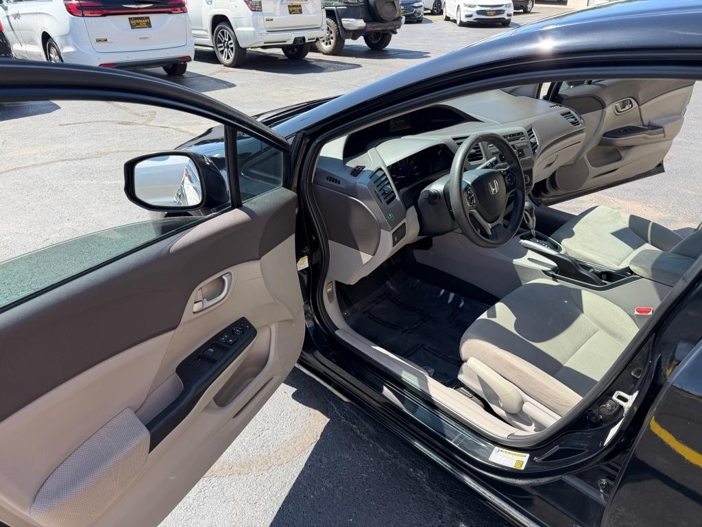Honda Civic LX Sedan 5-Speed AT 2012