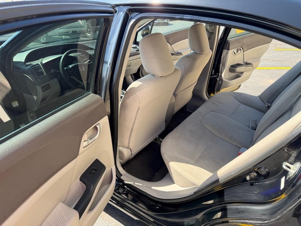Honda Civic LX Sedan 5-Speed AT 2012