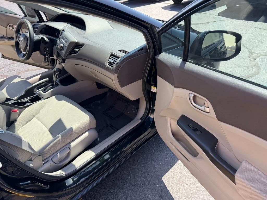 Honda Civic LX Sedan 5-Speed AT 2012