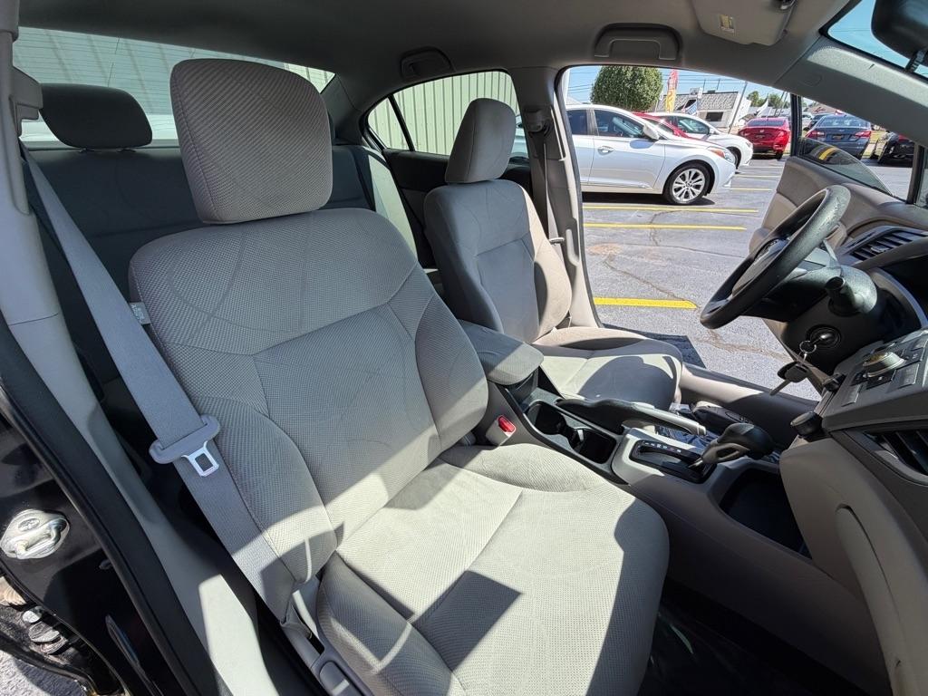Honda Civic LX Sedan 5-Speed AT 2012