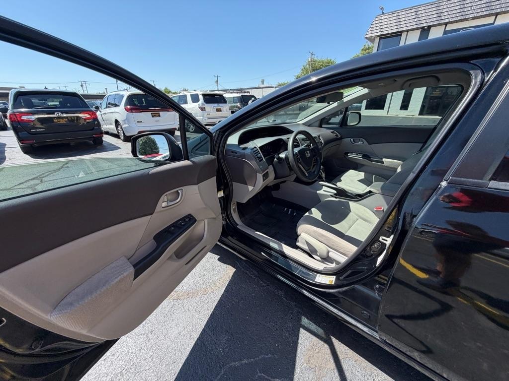 Honda Civic LX Sedan 5-Speed AT 2012