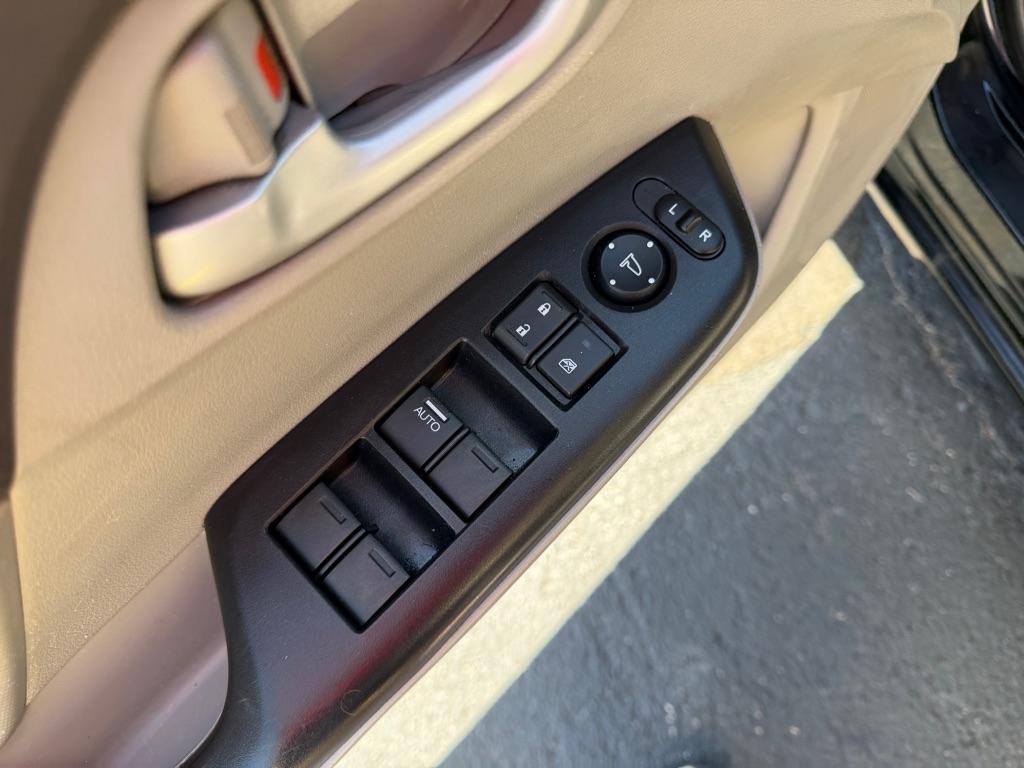 Honda Civic LX Sedan 5-Speed AT 2012