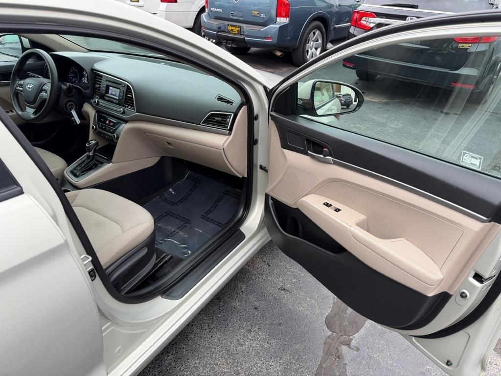 Hyundai Elantra SE 6AT 2017