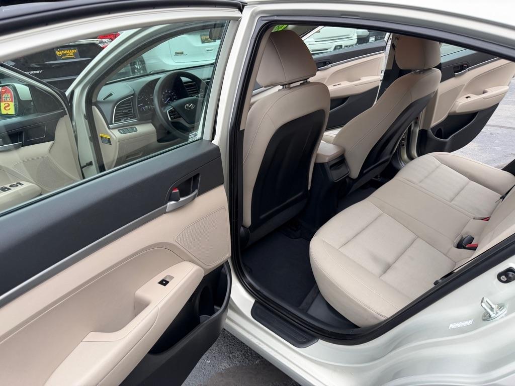 Hyundai Elantra SE 6AT 2017