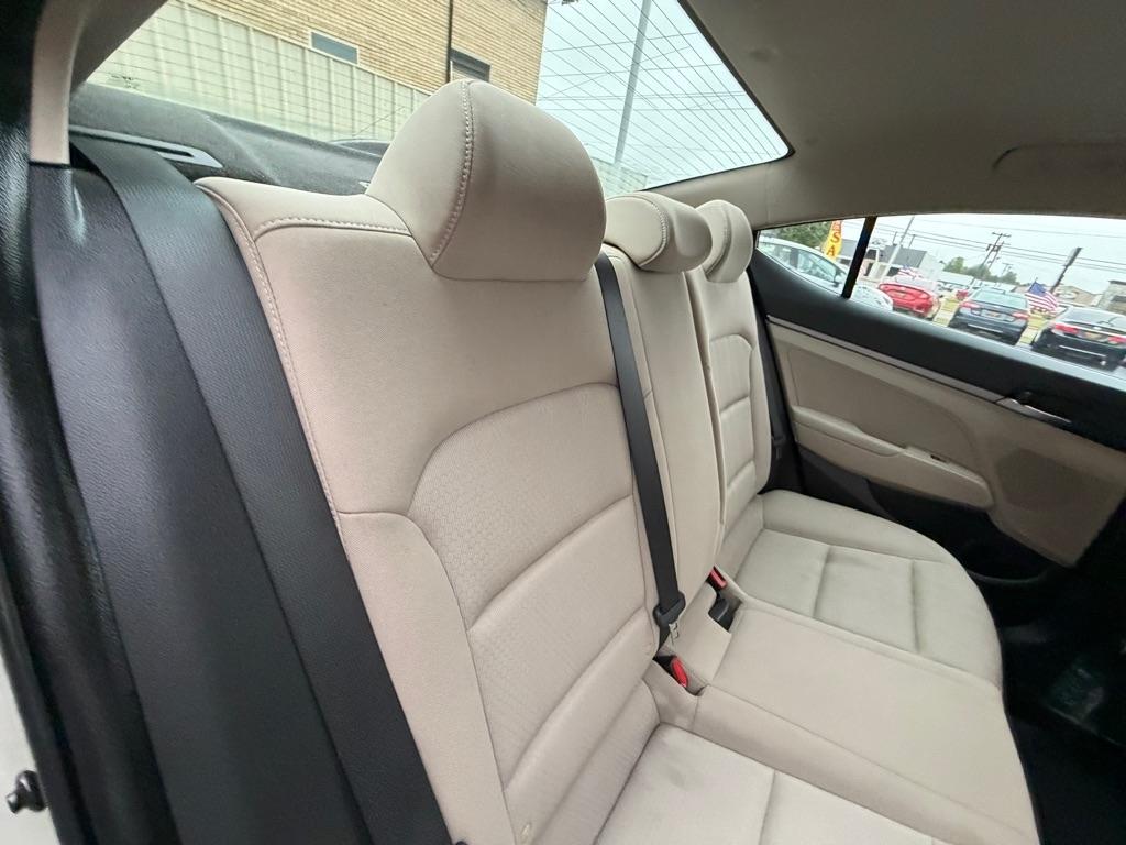 Hyundai Elantra SE 6AT 2017