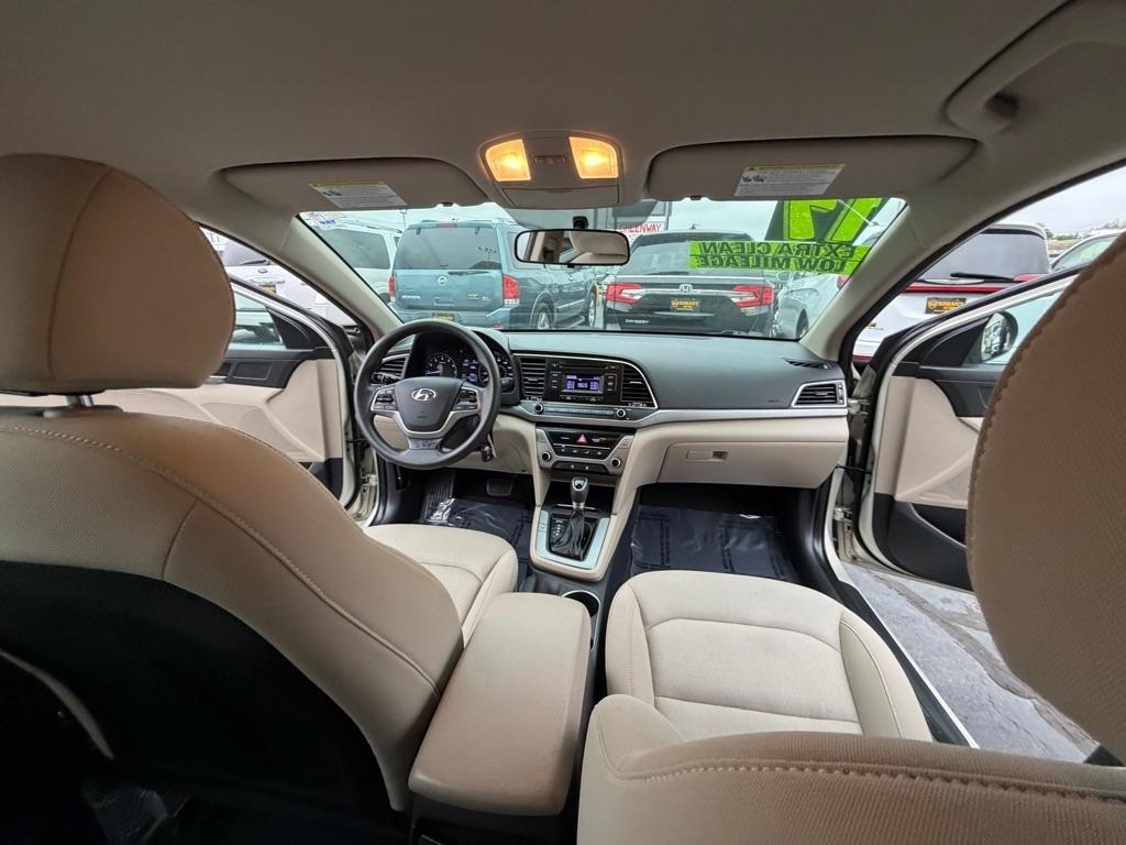Hyundai Elantra SE 6AT 2017