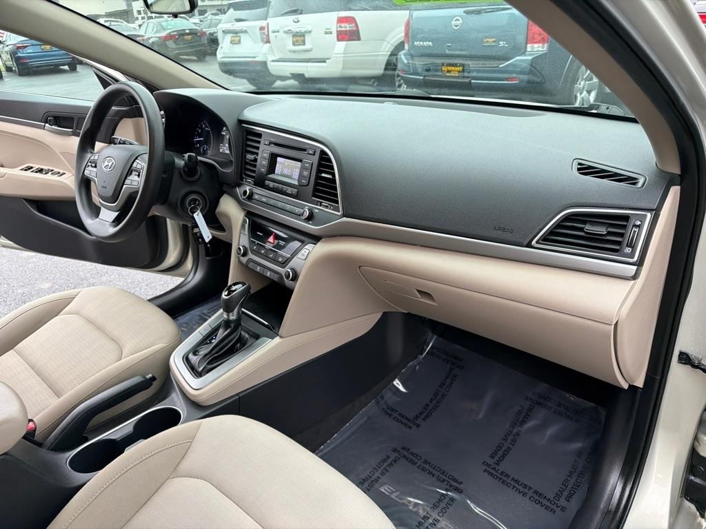 Hyundai Elantra SE 6AT 2017