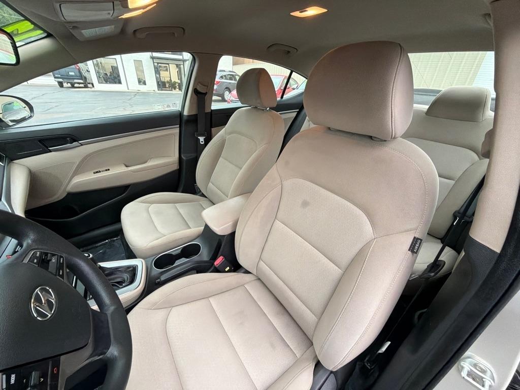 Hyundai Elantra SE 6AT 2017