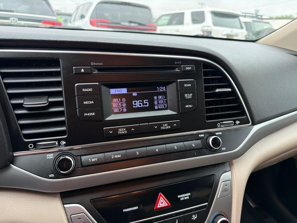 Hyundai Elantra SE 6AT 2017