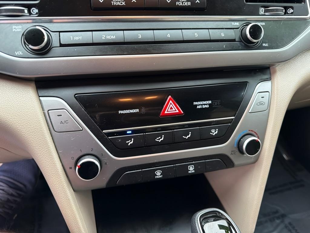 Hyundai Elantra SE 6AT 2017