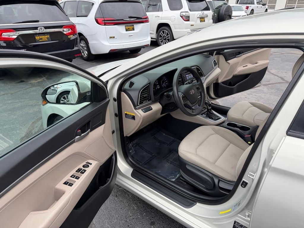 Hyundai Elantra SE 6AT 2017