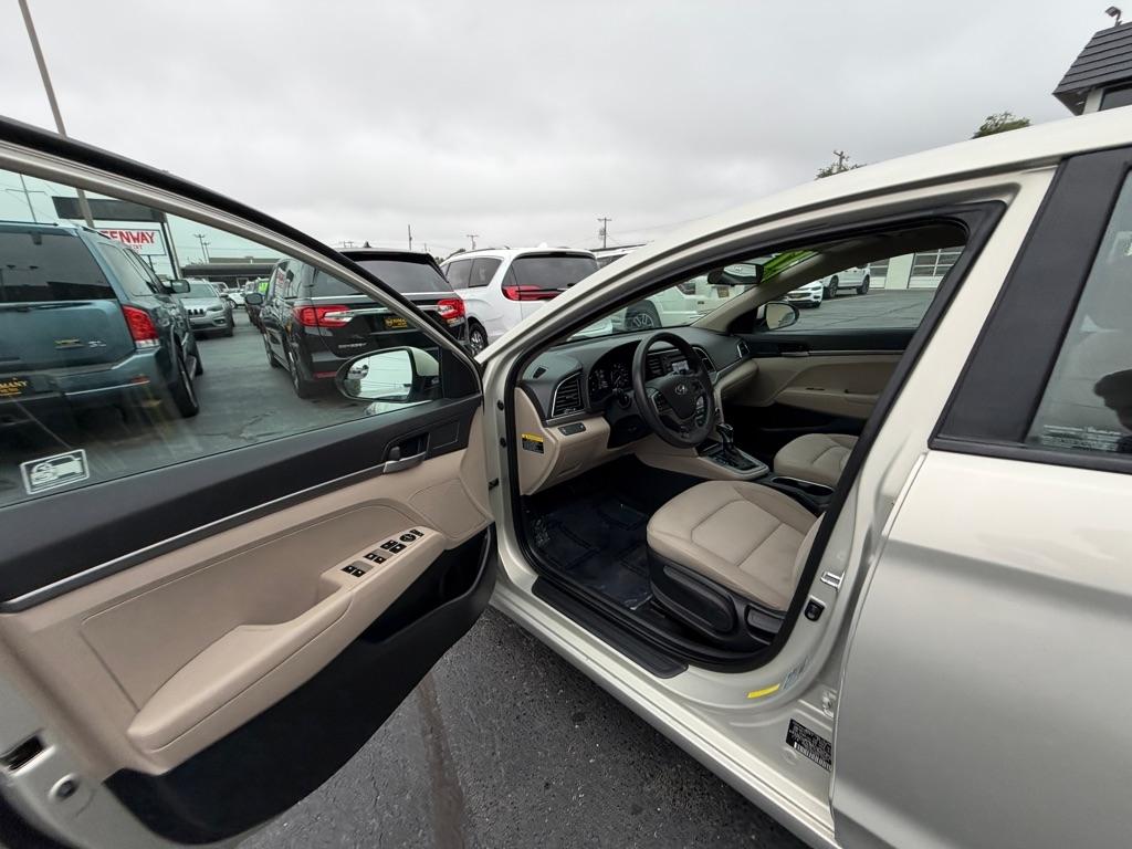 Hyundai Elantra SE 6AT 2017